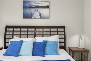 4 bedrooms, desk, iron/ironing board, travel crib
