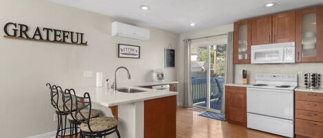 冰箱、微波炉、烤箱、炉灶