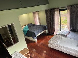 9 bedrooms, WiFi, bed sheets