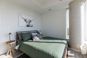 2 habitaciones, escritorio, tabla de planchar con plancha y wifi 