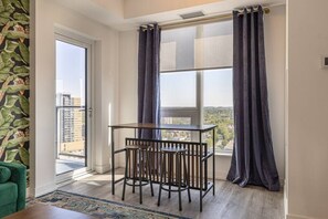 Interior - Executive 2BD+Wifi+Parking+EV (Gym & Pool soon!) (Kitchener)