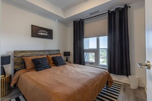 2 bedrooms, desk, iron/ironing board, WiFi