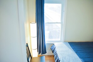 書桌、熨斗/熨衫板、Wi-Fi、床單