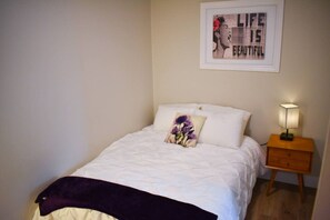 Desk, iron/ironing board, WiFi, bed sheets