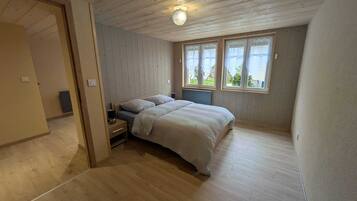 2 quartos, Wi-Fi de cortesia, roupa de cama