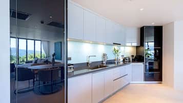 Condo de diseñador, 2 habitaciones, vista al océano | Cocina privada