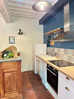 Kühlschrank, Ofen, Herdplatte, Geschirrspüler