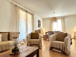 Télévision, chaîne hi-fi