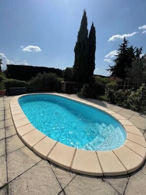 Pool - L'Isle en coeur, air-conditioned house with garden and swimming pool. (L'Isle-sur-la-Sorgue)