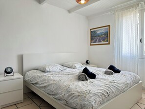 3 bedrooms, iron/ironing board, travel cot, WiFi - L'Isle en coeur, air-conditioned house with garden and swimming pool. (L'Isle-sur-la-Sorgue)