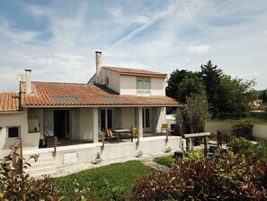 Exterior - L'Isle en coeur, air-conditioned house with garden and swimming pool. (L'Isle-sur-la-Sorgue)