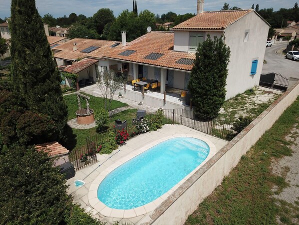 Pool - L'Isle en coeur, air-conditioned house with garden and swimming pool. (L'Isle-sur-la-Sorgue)