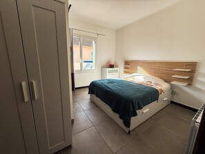 3 bedrooms, iron/ironing board, travel crib, WiFi