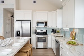 Fridge, microwave, stovetop, dishwasher