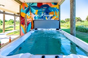 Bañera de hidromasaje exterior