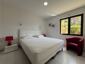 2 bedrooms, iron/ironing board, travel cot, free WiFi - Flat with 2 bedrooms in a residence with pool at Grimaud (Grimaud)