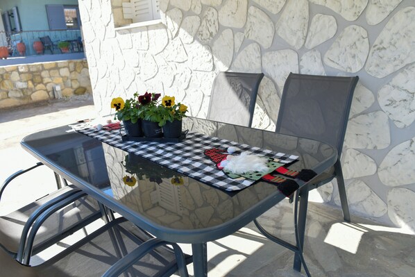 Outdoor dining
