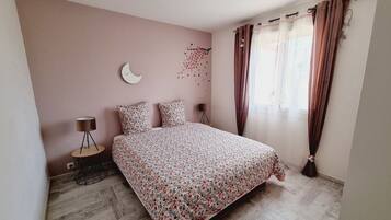 3 bedrooms, iron/ironing board, free WiFi, bed sheets