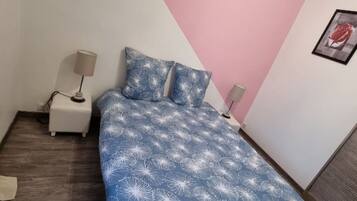 3 bedrooms, iron/ironing board, free WiFi, bed sheets