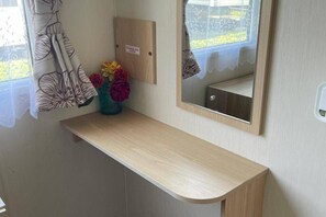 Interior - Caravan Near to Newquay Sleeps up to 6 Guests (Newquay)