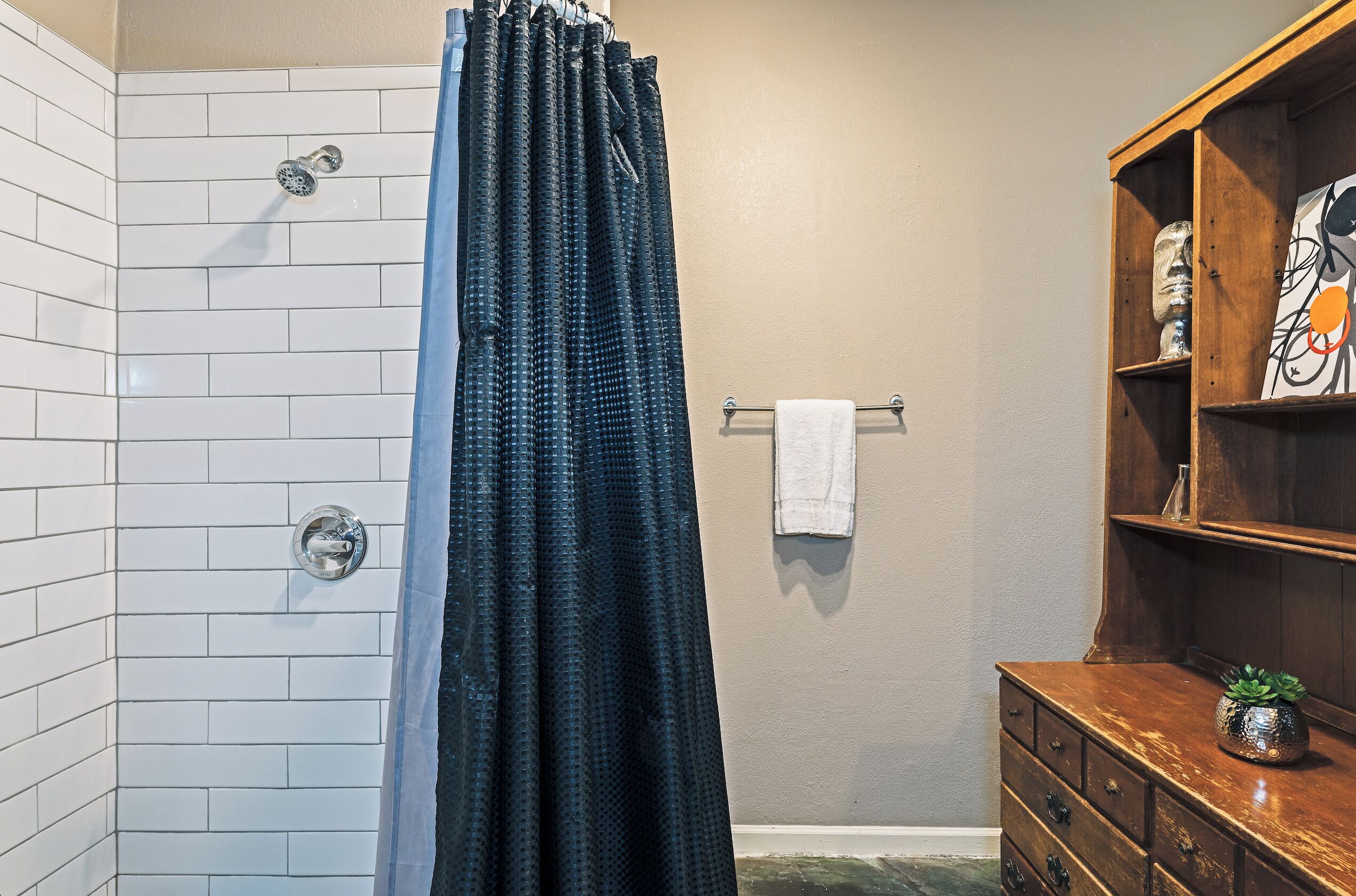 Amenidades de baño ecológicas, secadora de cabello, toallas, jabón 