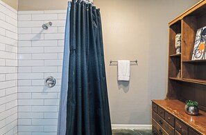 Amenidades de baño ecológicas, secadora de cabello, toallas, jabón 
