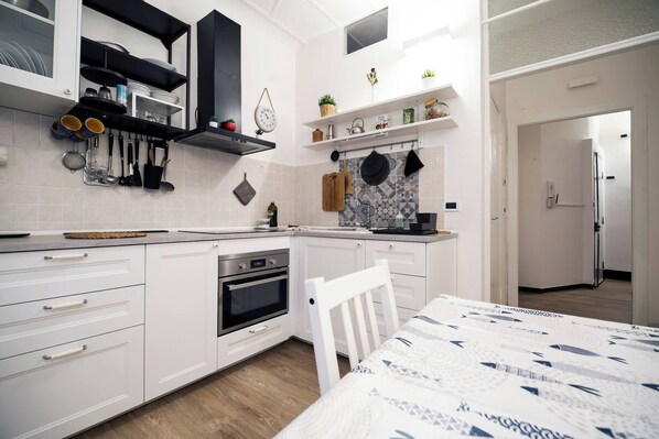 Fridge, microwave, oven, stovetop