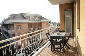 Outdoor dining - -Casa di Pier&Chico - Large apartment near the sea with parking (Genova)