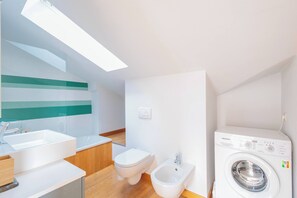 Haartrockner, Handtücher, Seife