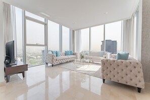Smart TV - 1BR with Skyline Views Overlooking Emirates Golf Club – The Residences, JLT By Deluxe Holiday Homes (Dubai)