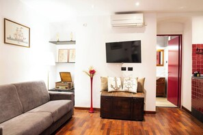 TV - Zena Home - Elegant apartment near the historic center (Genova)