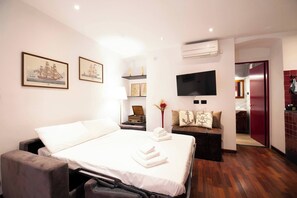 Iron/ironing board, free WiFi, bed sheets - Zena Home - Elegant apartment near the historic center (Genova)