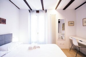 Iron/ironing board, free WiFi, bed sheets