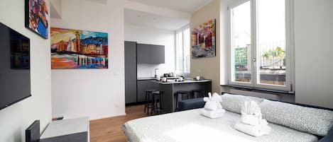 Iron/ironing board, free WiFi, bed sheets