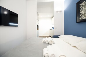 Iron/ironing board, free WiFi, bed sheets