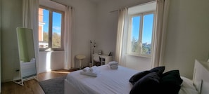 2 chambres, fer et planche à repasser, Wi-Fi gratuit, draps fournis