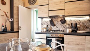 Private kitchen - Patty's home - Convenient residential apartment near  city center (Genova)