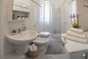 Classic-Apartment | Badezimmer
