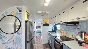 KylskÄp, mikrovÄgsugn, ugn och spishÀll