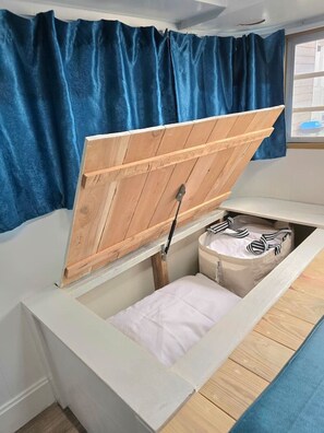 1 室のベッドルーム、デスク、WiFi、ベッドシーツ