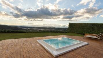 Bastu, Ängbastu och massage