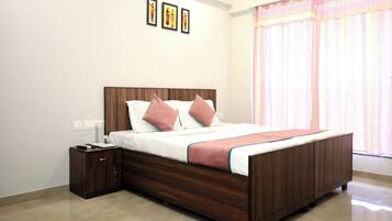 Habitación doble ejecutiva, vista a la ciudad | Espacio para trabajar con laptop, insonorización y wifi gratis