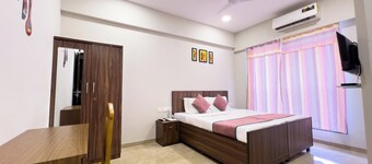Pinaki Comfort Stay, Vile Parle - Near Airport