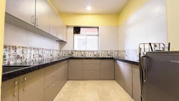 Fridge, microwave