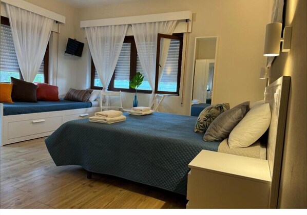Standard Double Room, Beach View | Free WiFi