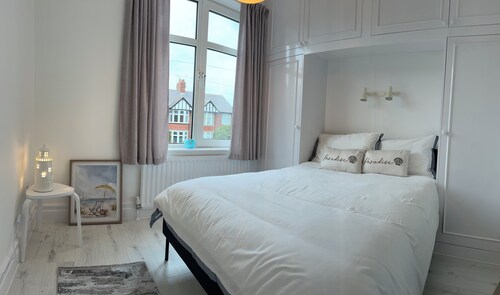 Bella's Beach House - less than 100m from the seafront in Whitley Bay!
