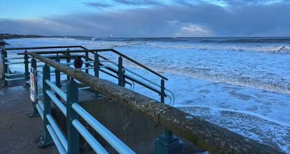 Bella's Beach House - less than 100m from the seafront in Whitley Bay!