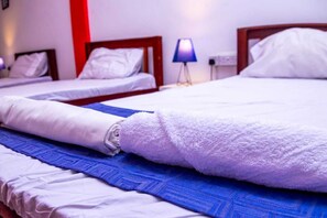 Comfort Shared Dormitory, Mixed Dorm | Egyptian cotton sheets, premium bedding, individually decorated - ZURI BACKPCKERS (Mombasa)
