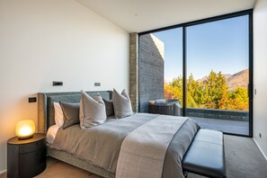 4 slaapkamers, een strijkplank/strijkijzer, gratis wifi, beddengoed