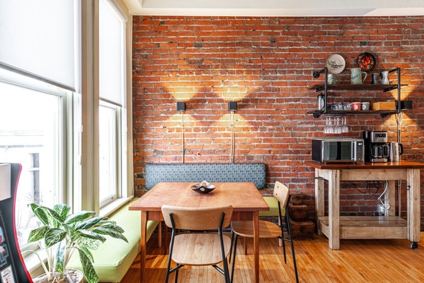 Savor your meals in our sophisticated dining area, perfect for gatherings after a day exploring Stratford's vibrant downtown. With top-rated restaurants and the famous Stratford Festival just a short walk away, experience the best of Stratford's culinary